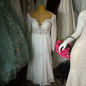 Petite wedding dress 12  for someone under 5 feet